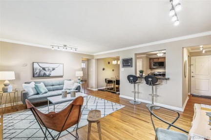 10 Ogden Street #206, Denver, CO 80218, 2 Bedrooms Bedrooms, ,1 BathroomBathrooms,Residential,For Sale,COUNTRY CLUB FLATS,Ogden,REC7209031
