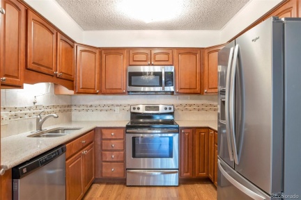 9315 Center Avenue #4B, Denver, CO 80247, 2 Bedrooms Bedrooms, ,2 BathroomsBathrooms,Rental,For Rent,Windsor Garadens,Center,REC2115616