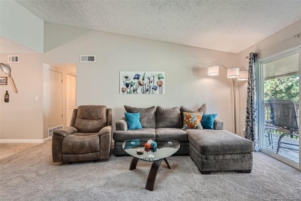 3452 Eagle Street #201, Aurora, CO 80014, 2 Bedrooms Bedrooms, ,2 BathroomsBathrooms,Residential,For Sale,Eagle,REC4593748