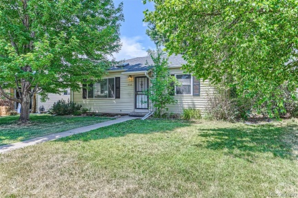 1525 S Bellaire Street, Denver, CO 80222, 3 Bedrooms Bedrooms, ,2 BathroomsBathrooms,Residential,For Sale,Bellaire,REC6008868