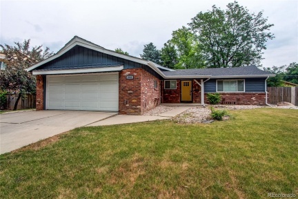 306 Oakland Street, Aurora, CO 80010, 4 Bedrooms Bedrooms, ,3 BathroomsBathrooms,Rental,For Rent,Oakland,REC5627103