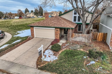 2874 Ursula Court, Aurora, CO 80014, 4 Bedrooms Bedrooms, ,3 BathroomsBathrooms,Residential,For Sale,Ursula,REC5597882