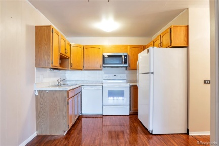 605 Alton Way #1D, Denver, CO 80247, 2 Bedrooms Bedrooms, ,1 BathroomBathrooms,Rental,For Rent,Windsor Gardens,Alton,REC2806541