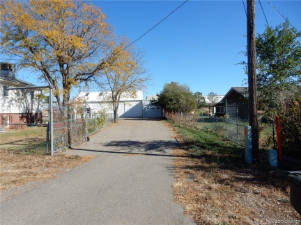 19200 Smith Road, Aurora, CO 80011, 4 Bedrooms Bedrooms, ,3 BathroomsBathrooms,Residential,For Sale,Smith,REC6557742