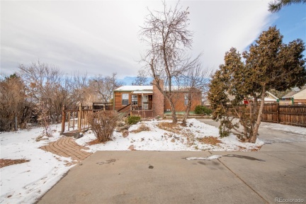 35 Harlan Street, Lakewood, CO 80226, 2 Bedrooms Bedrooms, ,1 BathroomBathrooms,Residential,For Sale,Harlan,REC2688234