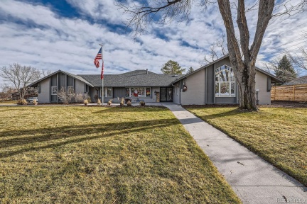 7000 S Sheridan Boulevard, Littleton, CO 80128, 3 Bedrooms Bedrooms, ,5 BathroomsBathrooms,Residential,For Sale,Sheridan,REC1998927